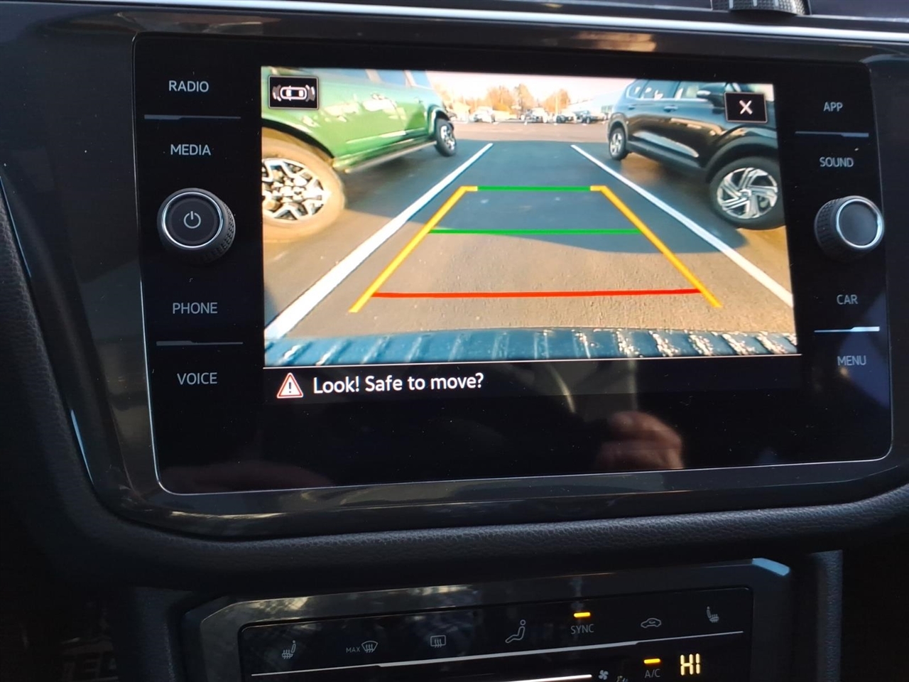 Volkswagen Tiguan 2.0T SE R-Line Black FWD 2024