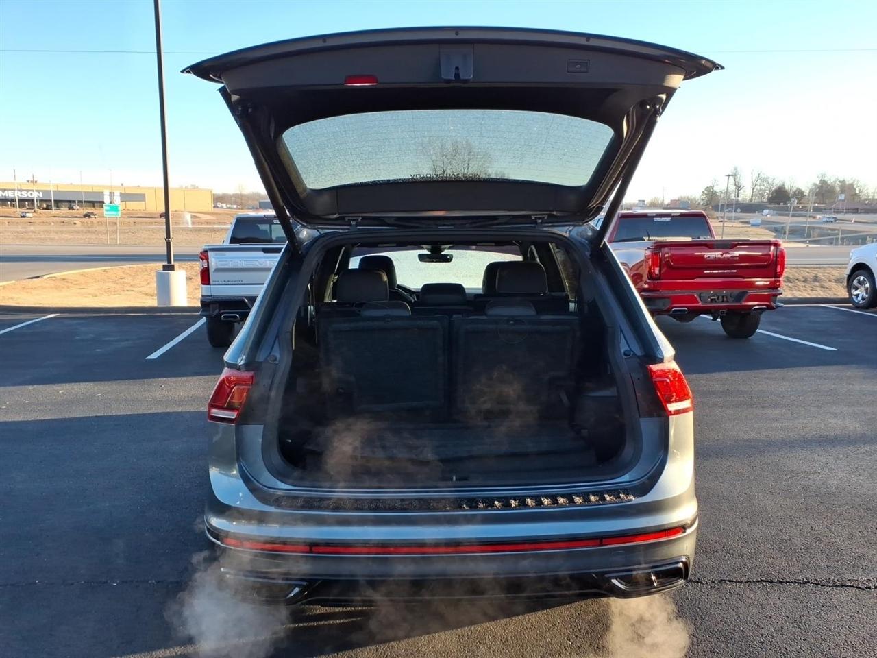 Volkswagen Tiguan 2.0T SE R-Line Black FWD 2024