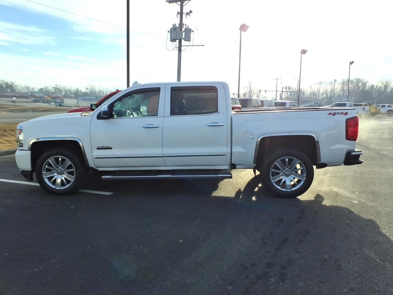 Chevrolet Silverado 1500 4WD Crew Cab 143.5" High Country 2018