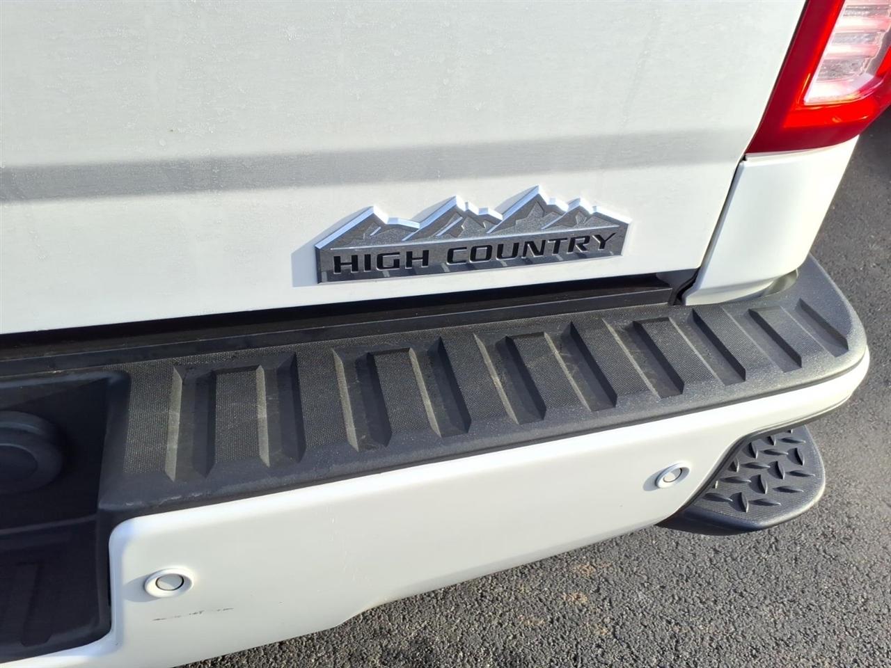 Chevrolet Silverado 1500 4WD Crew Cab 143.5" High Country 2018