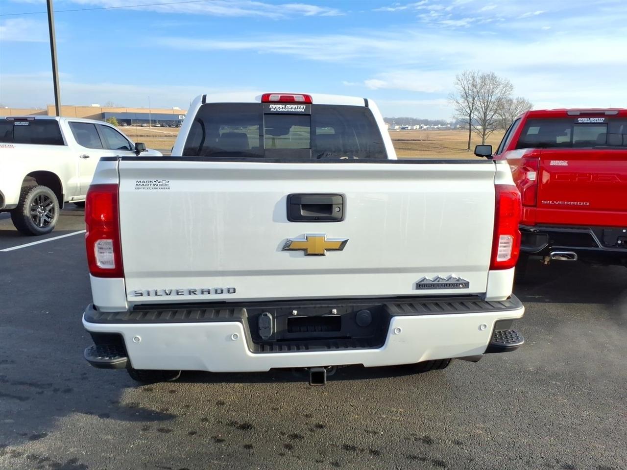 Chevrolet Silverado 1500 4WD Crew Cab 143.5" High Country 2018