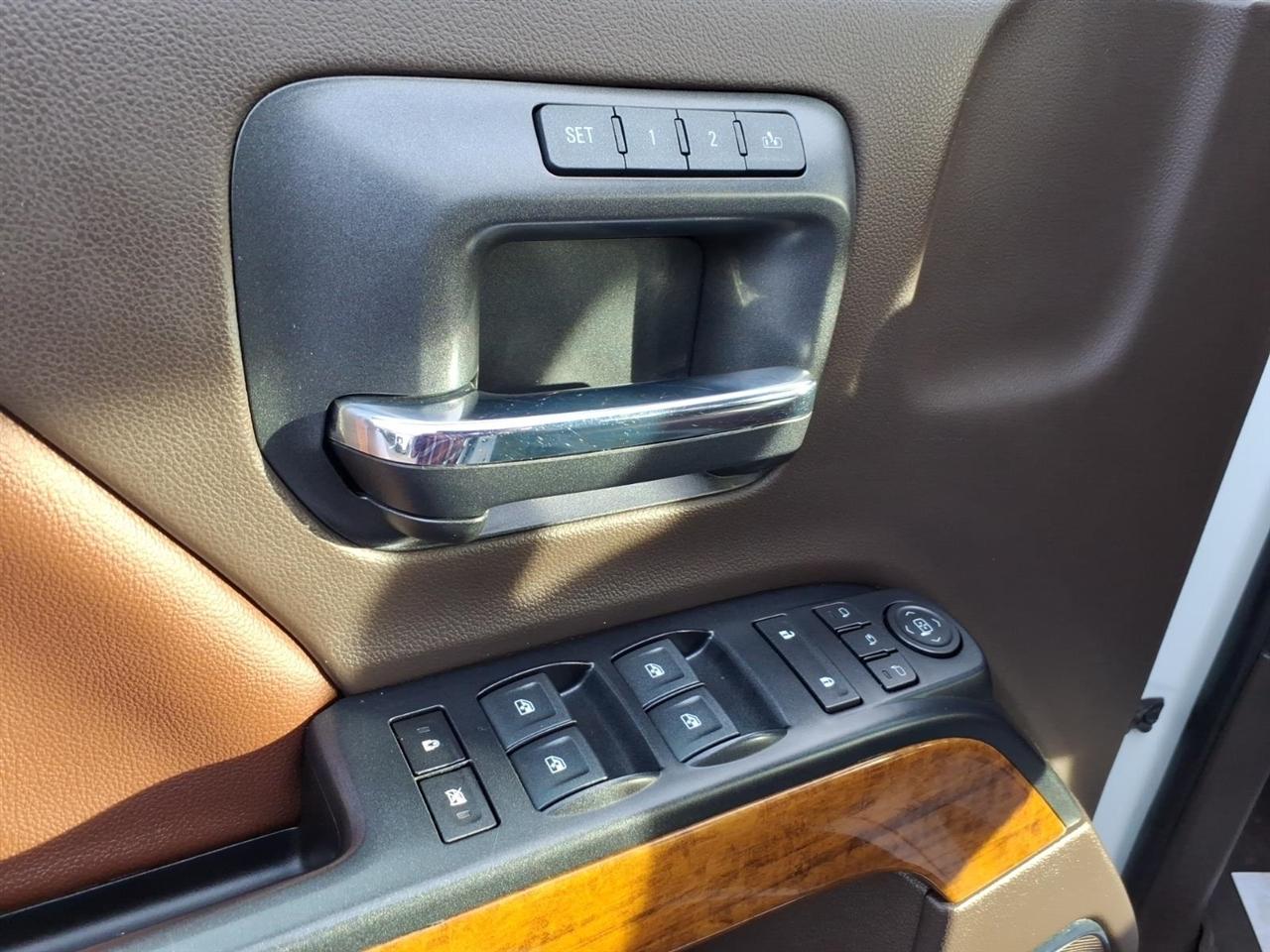 Chevrolet Silverado 1500 4WD Crew Cab 143.5" High Country 2018