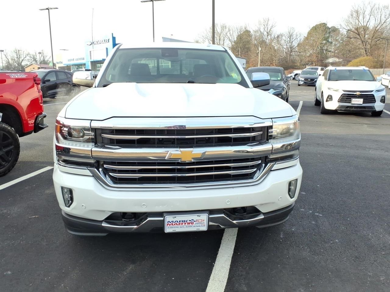Chevrolet Silverado 1500 4WD Crew Cab 143.5" High Country 2018