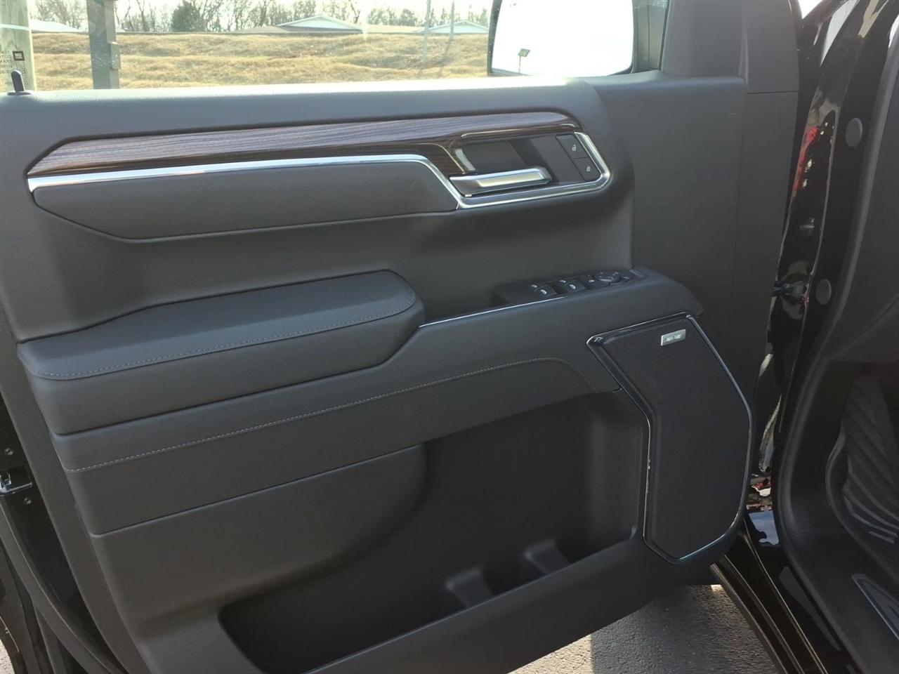 Chevrolet Silverado 1500 4WD Crew Cab 147" LT Trail Boss 2026