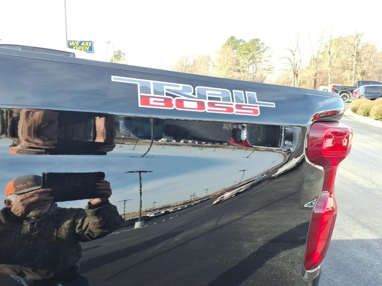 Chevrolet Silverado 1500 4WD Crew Cab 147" LT Trail Boss 2026