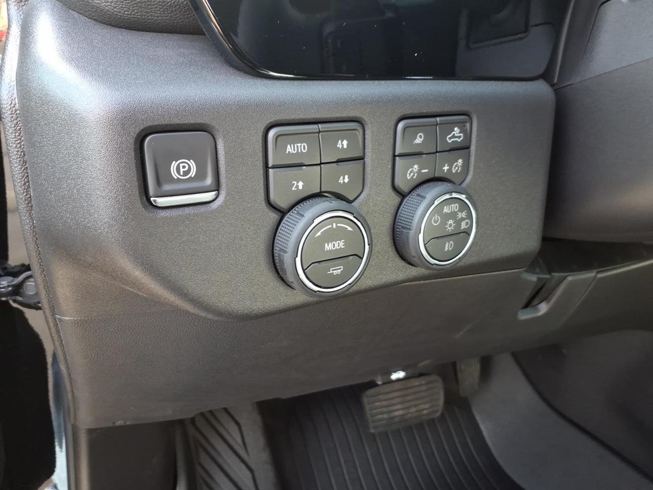 Chevrolet Silverado 1500 4WD Crew Cab 147" LT Trail Boss 2026