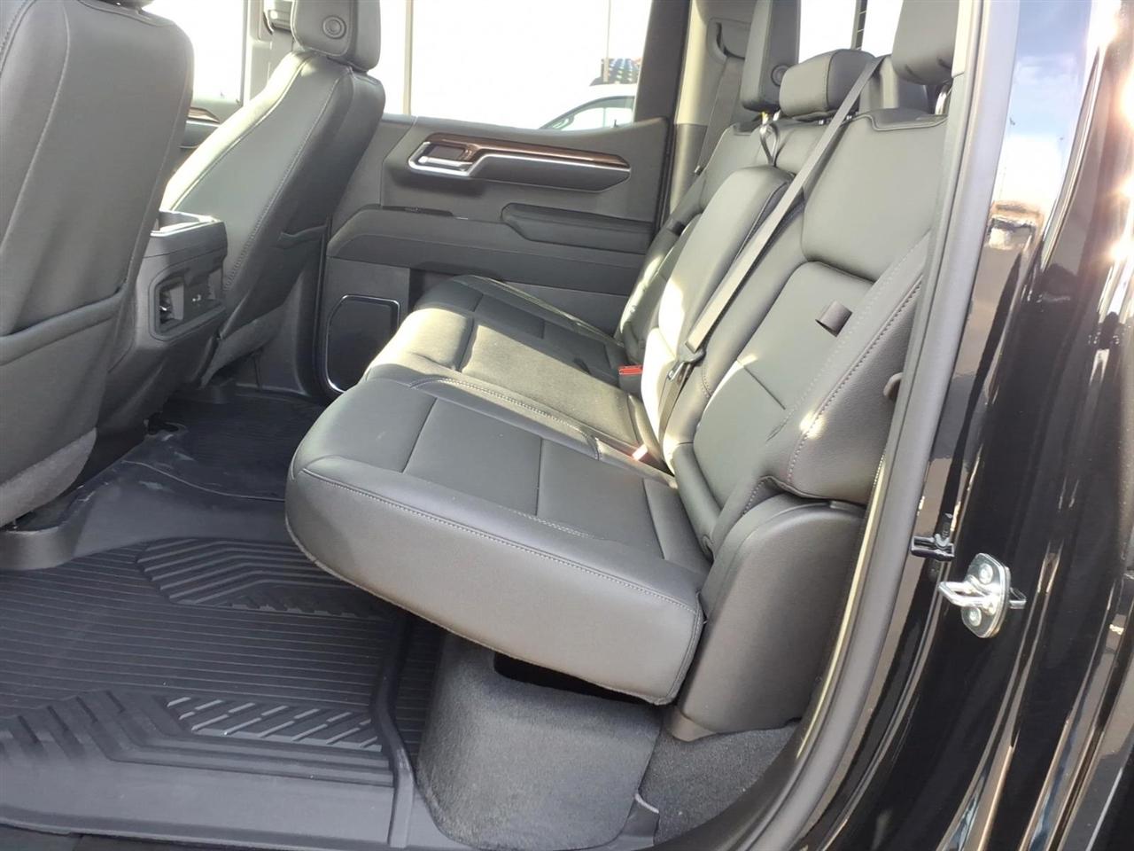 Chevrolet Silverado 1500 4WD Crew Cab 147" LT Trail Boss 2026