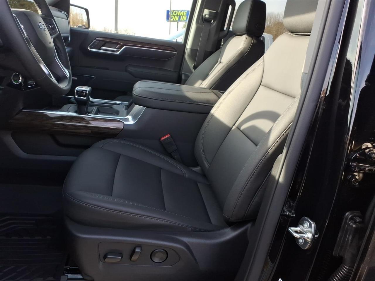 Chevrolet Silverado 1500 4WD Crew Cab 147" LT Trail Boss 2026