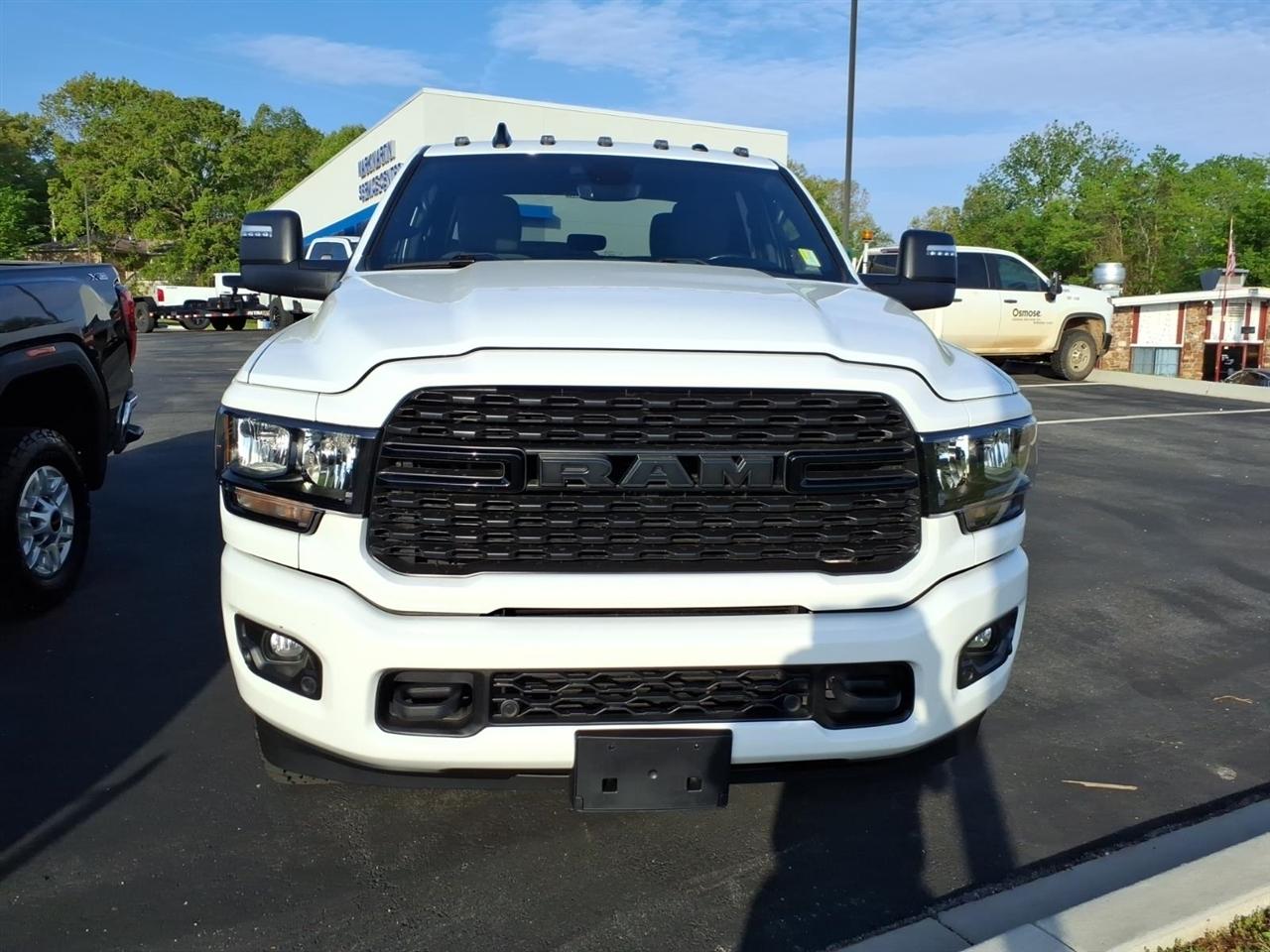 RAM 3500 Big Horn 4x4 Crew Cab 8' Box 2024