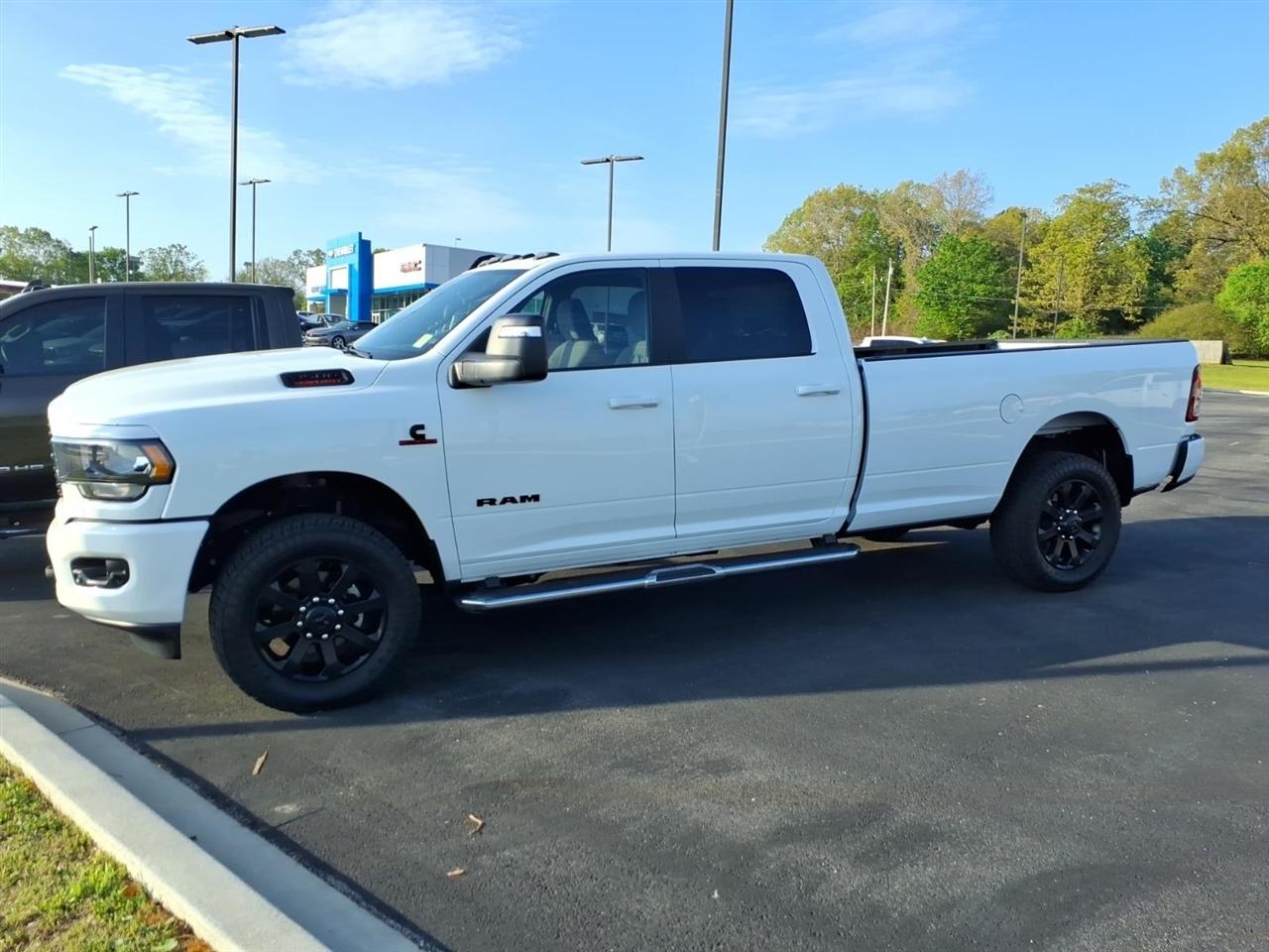RAM 3500 Big Horn 4x4 Crew Cab 8' Box 2024