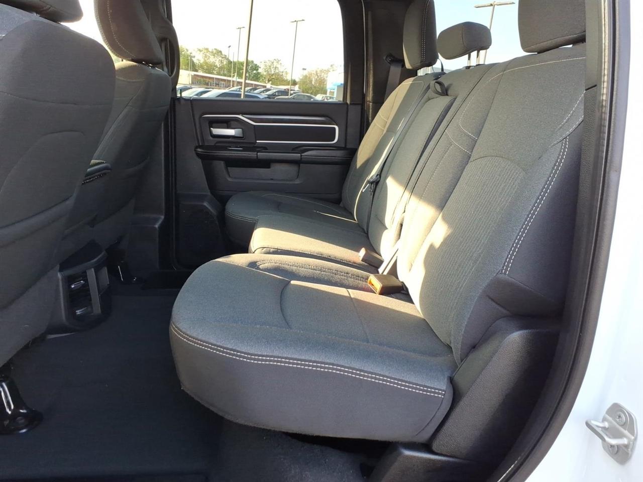 RAM 3500 Big Horn 4x4 Crew Cab 8' Box 2024