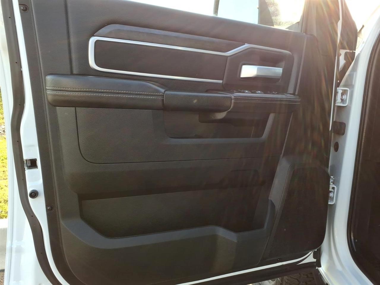 RAM 3500 Big Horn 4x4 Crew Cab 8' Box 2024