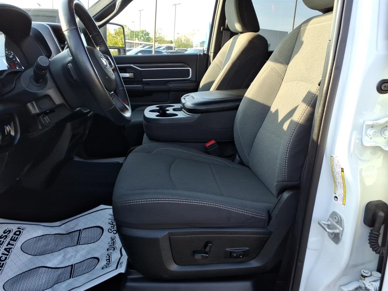 RAM 3500 Big Horn 4x4 Crew Cab 8' Box 2024