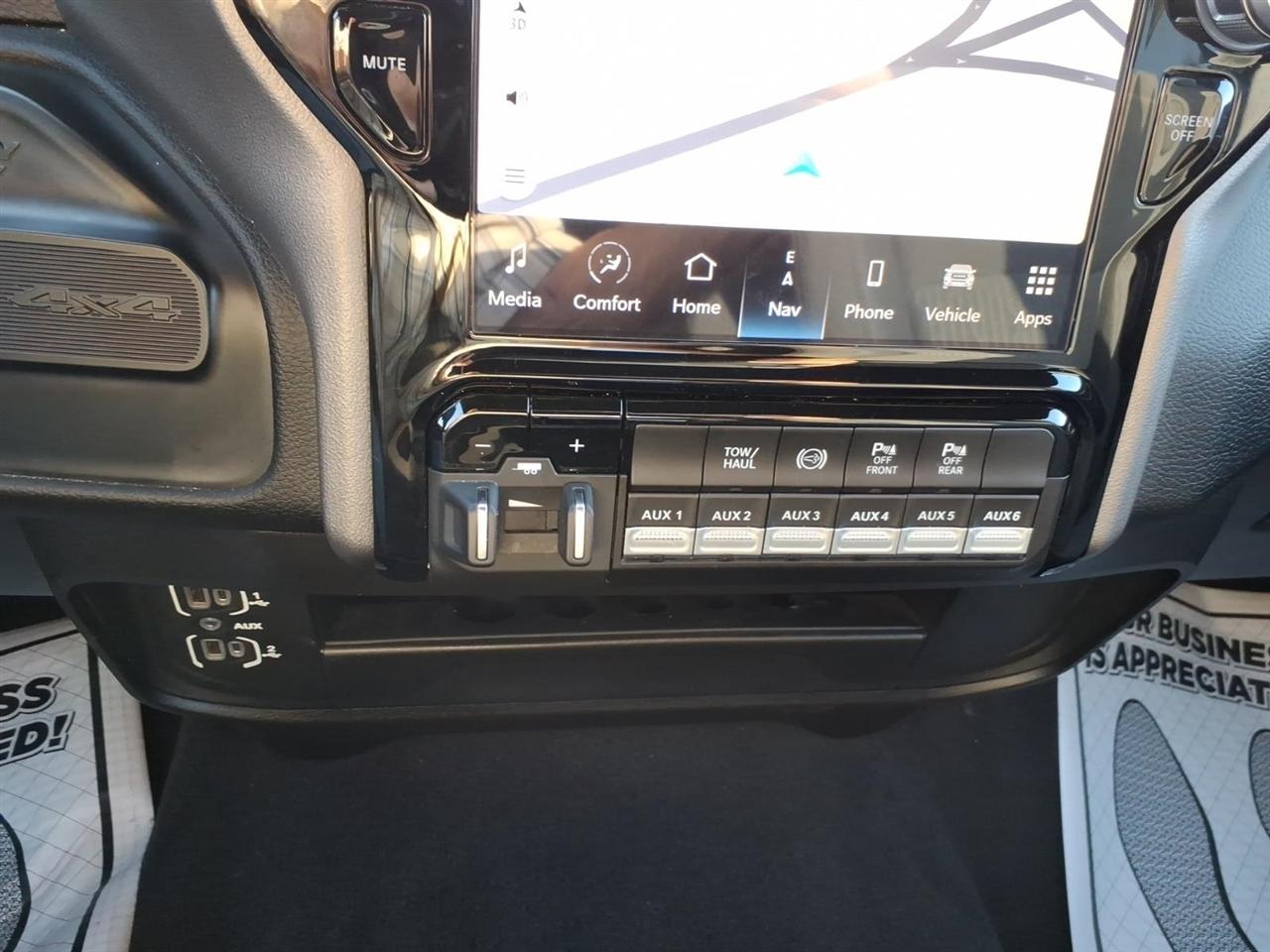 RAM 3500 Big Horn 4x4 Crew Cab 8' Box 2024