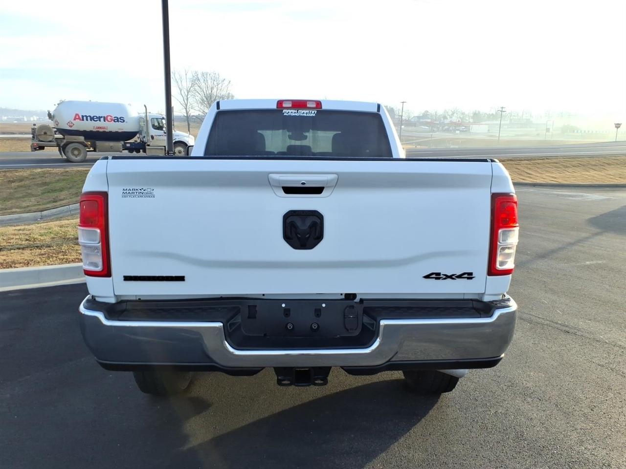 RAM 2500 Big Horn 4x4 Crew Cab 6'4" Box 2024