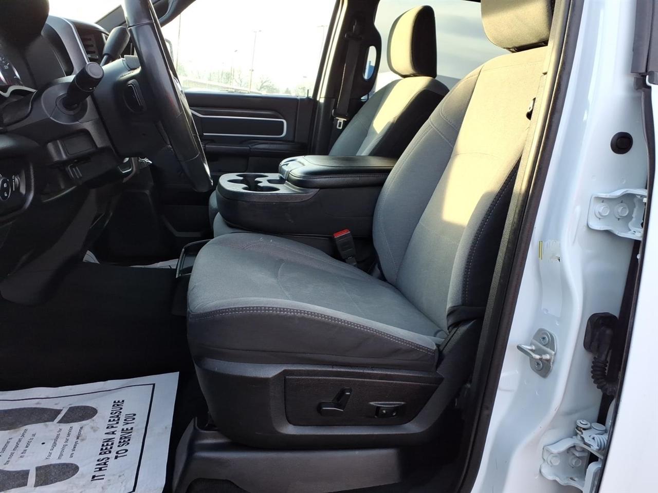 RAM 2500 Big Horn 4x4 Crew Cab 6'4" Box 2024