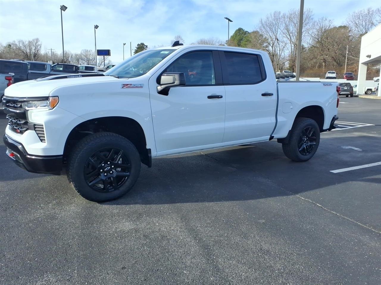 Chevrolet Silverado 1500 4WD Crew Cab 147" LT Trail Boss 2026