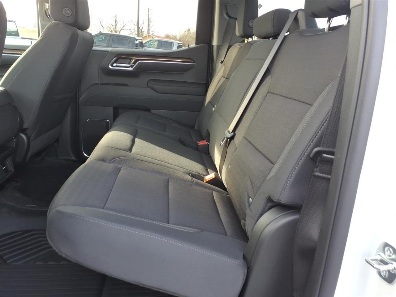 Chevrolet Silverado 1500 4WD Crew Cab 147" LT Trail Boss 2026