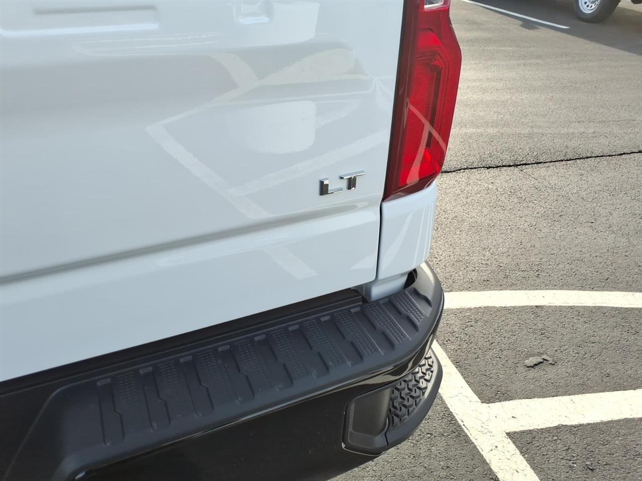 Chevrolet Silverado 1500 4WD Crew Cab 147" LT Trail Boss 2026