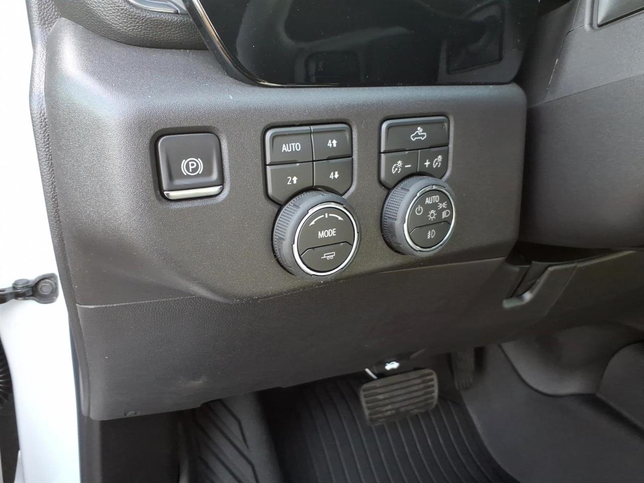 Chevrolet Silverado 1500 4WD Crew Cab 147" LT Trail Boss 2026