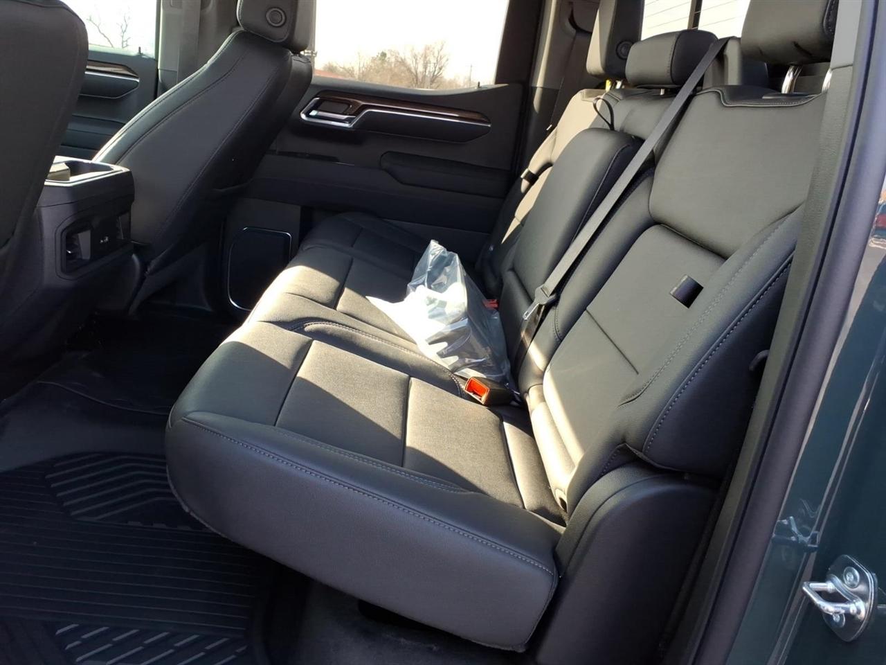 Chevrolet Silverado 1500 4WD Crew Cab 147" LT w/1LT 2026