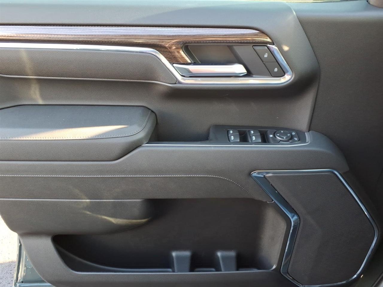 Chevrolet Silverado 1500 4WD Crew Cab 147" LT w/1LT 2026