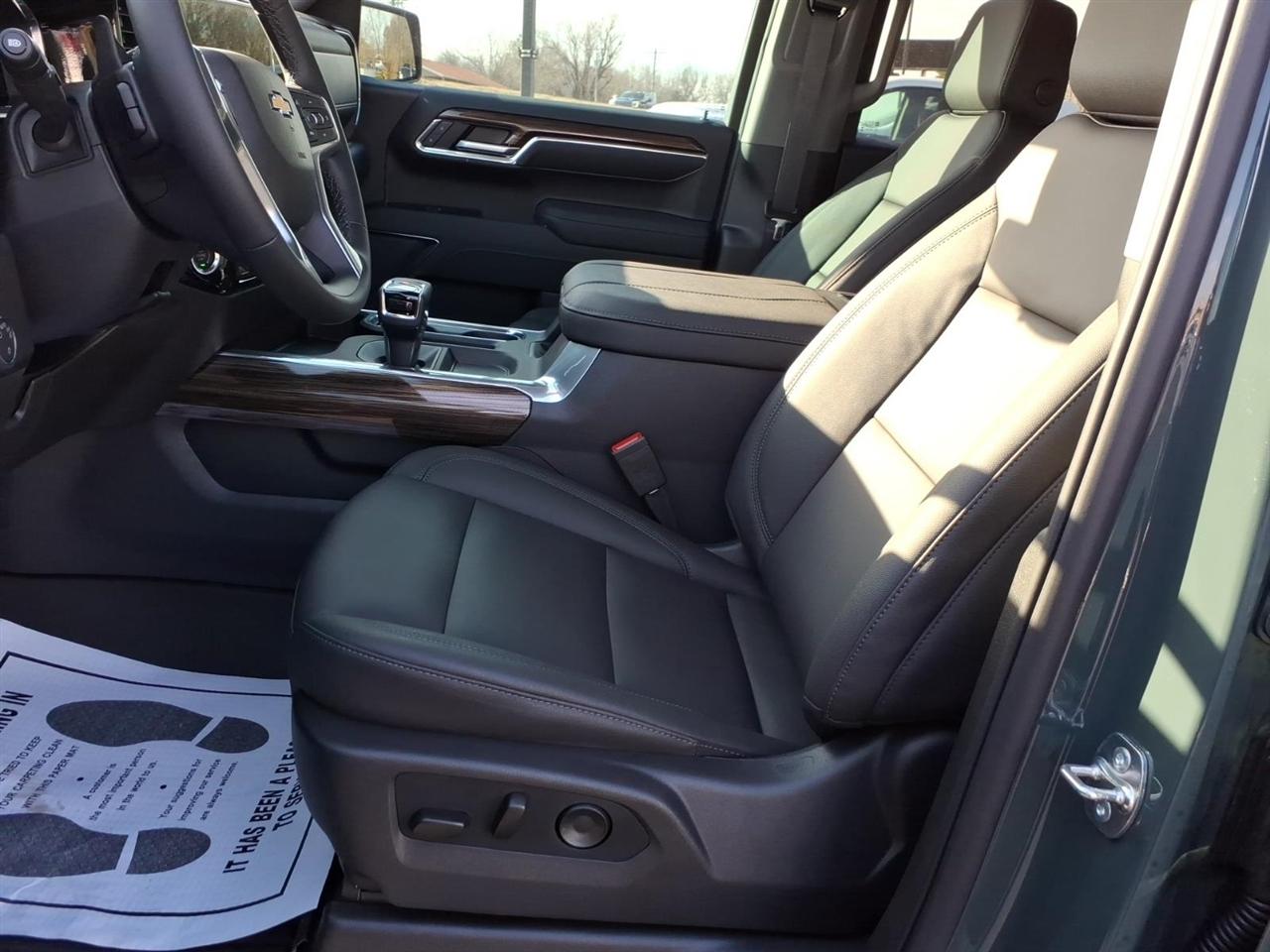 Chevrolet Silverado 1500 4WD Crew Cab 147" LT w/1LT 2026