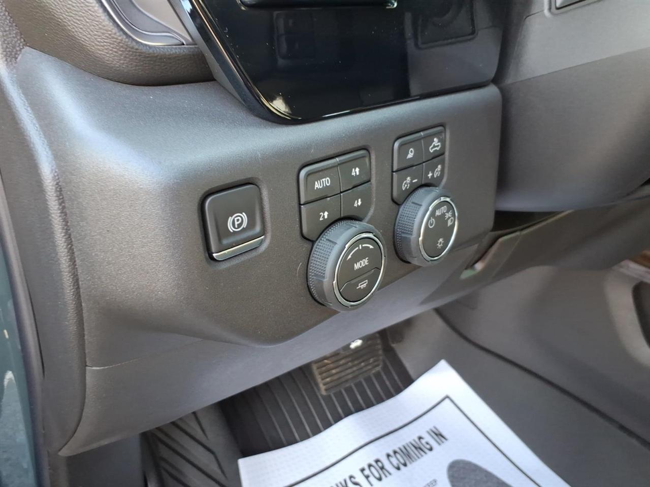 Chevrolet Silverado 1500 4WD Crew Cab 147" LT w/1LT 2026