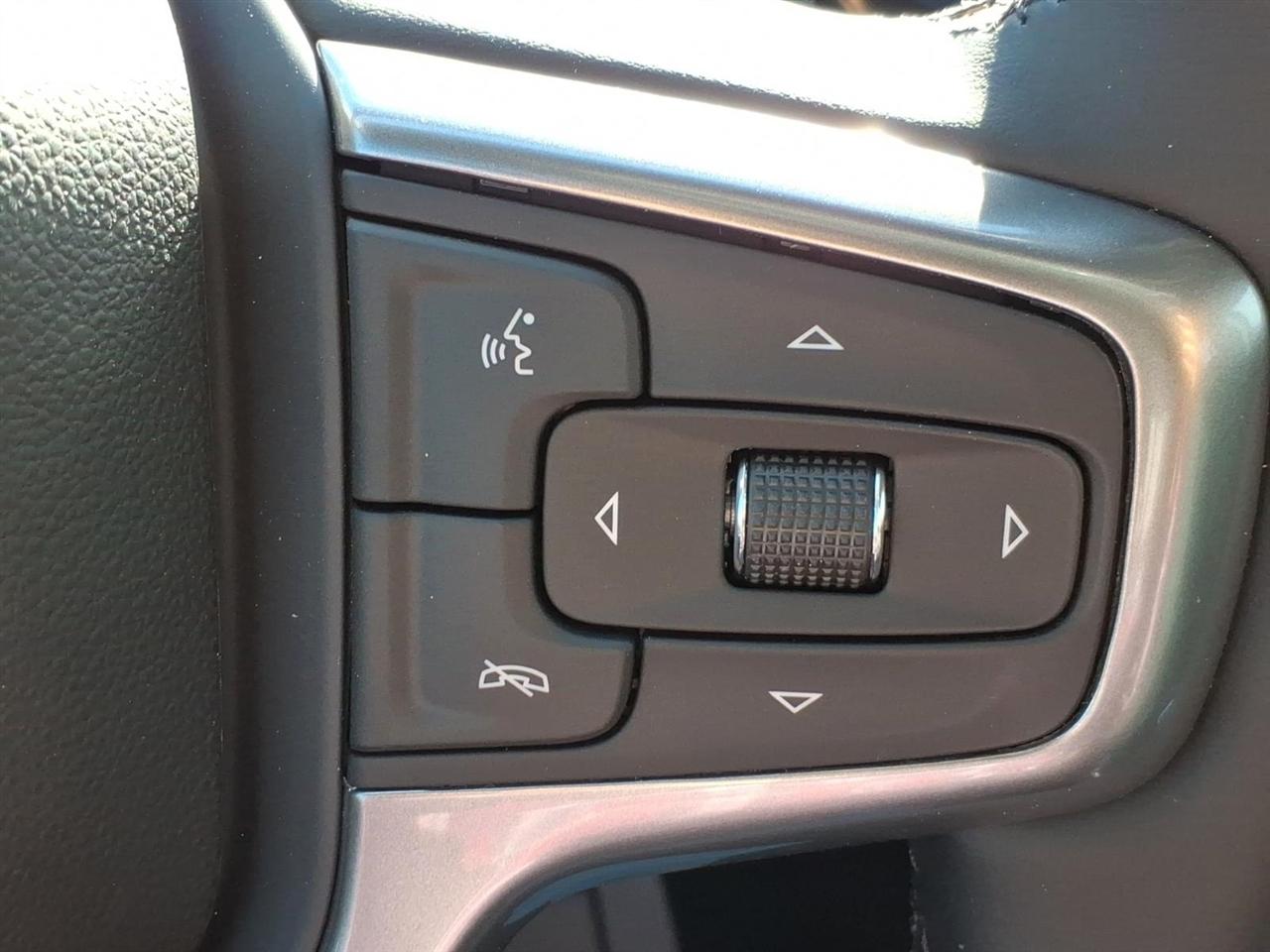 Chevrolet Silverado 1500 4WD Crew Cab 147" LT w/1LT 2026