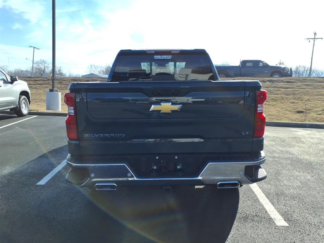 Chevrolet Silverado 1500 4WD Crew Cab 147" LT w/1LT 2026