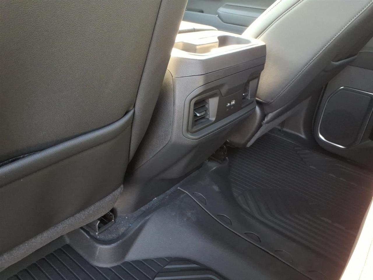 Chevrolet Silverado 1500 4WD Crew Cab 147" LT w/1LT 2026