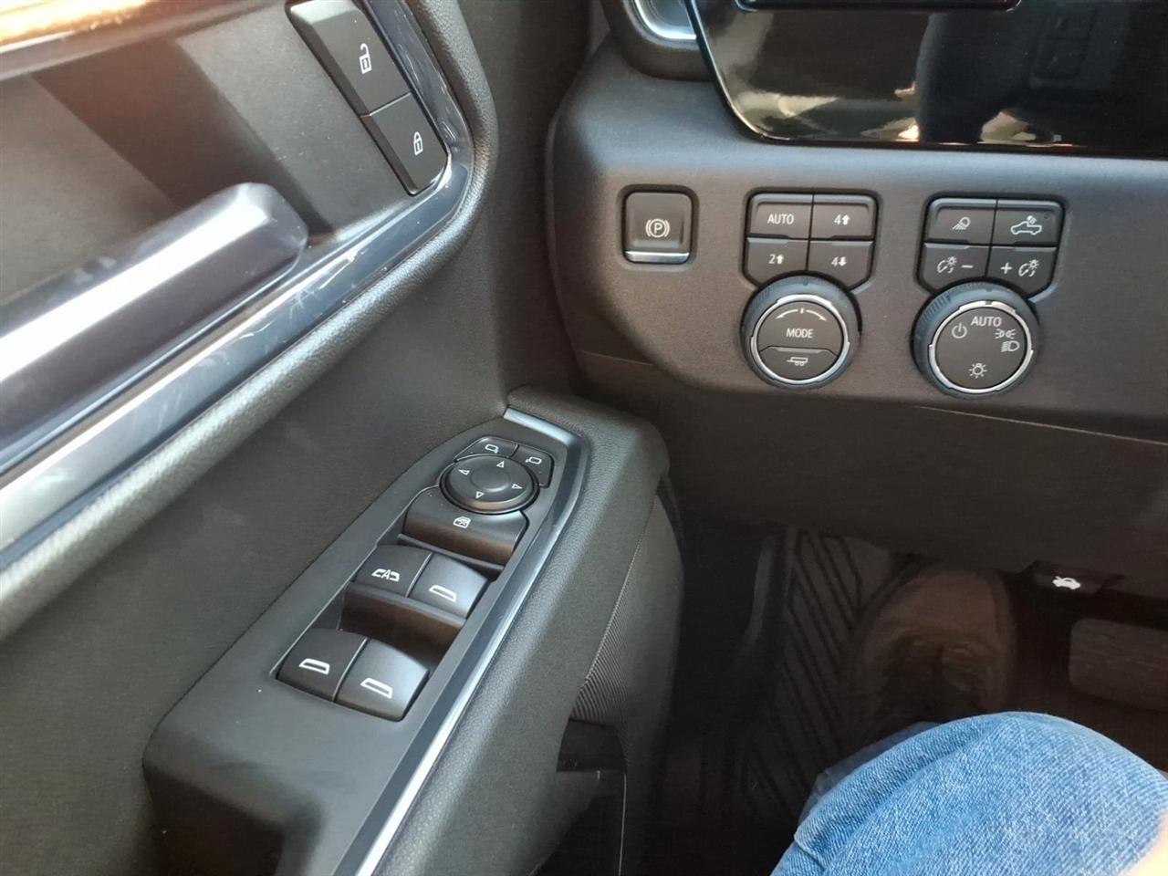 Chevrolet Silverado 1500 4WD Crew Cab 147" LT w/1LT 2026