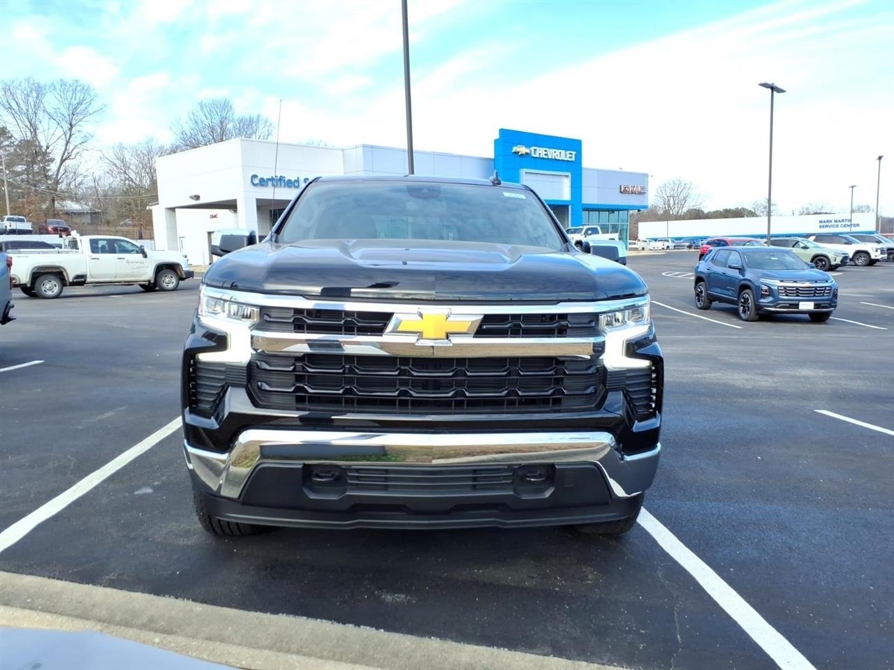 Chevrolet Silverado 1500 4WD Crew Cab 147" LT w/1LT 2026