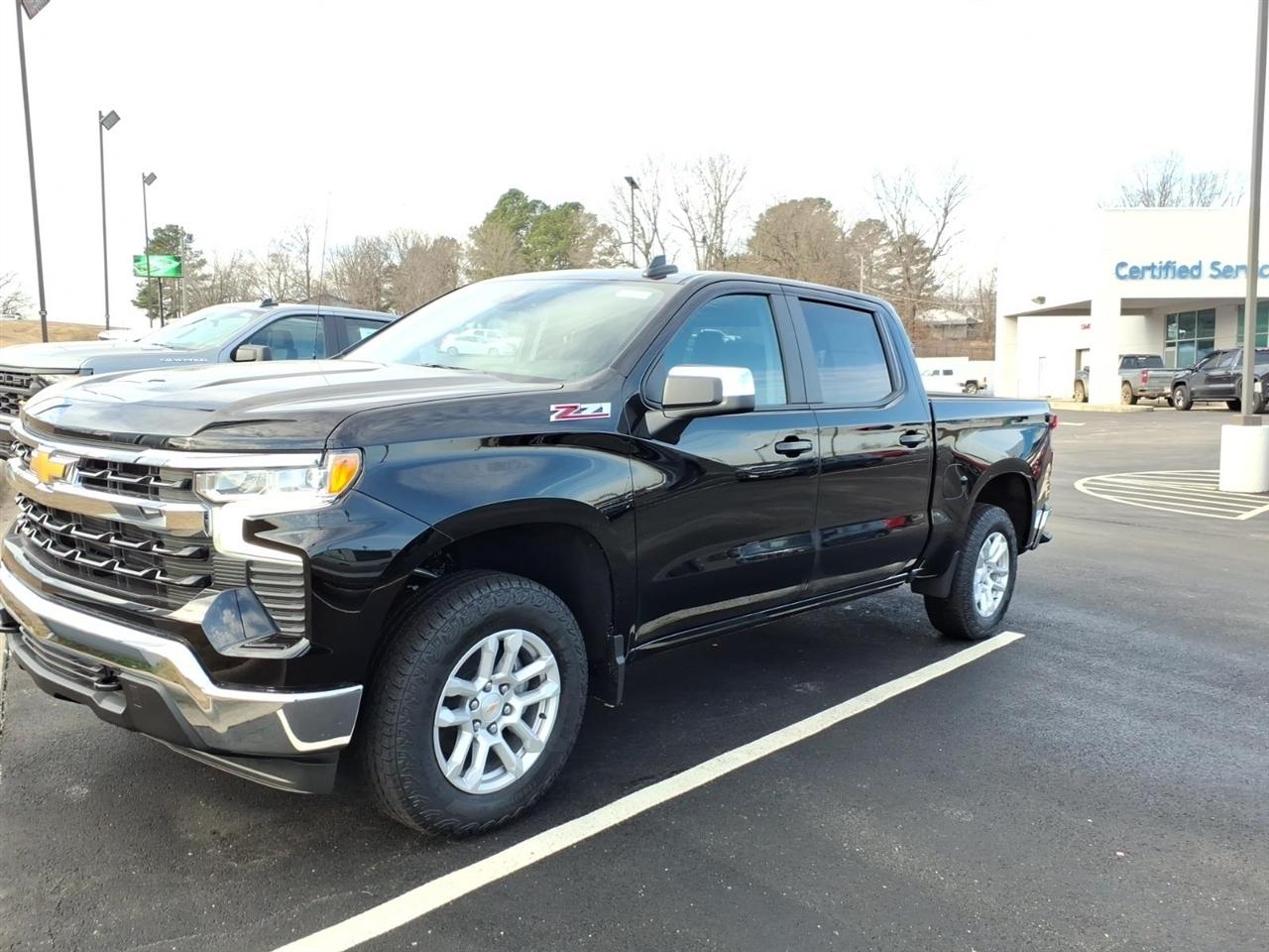 Chevrolet Silverado 1500 4WD Crew Cab 147" LT w/1LT 2026