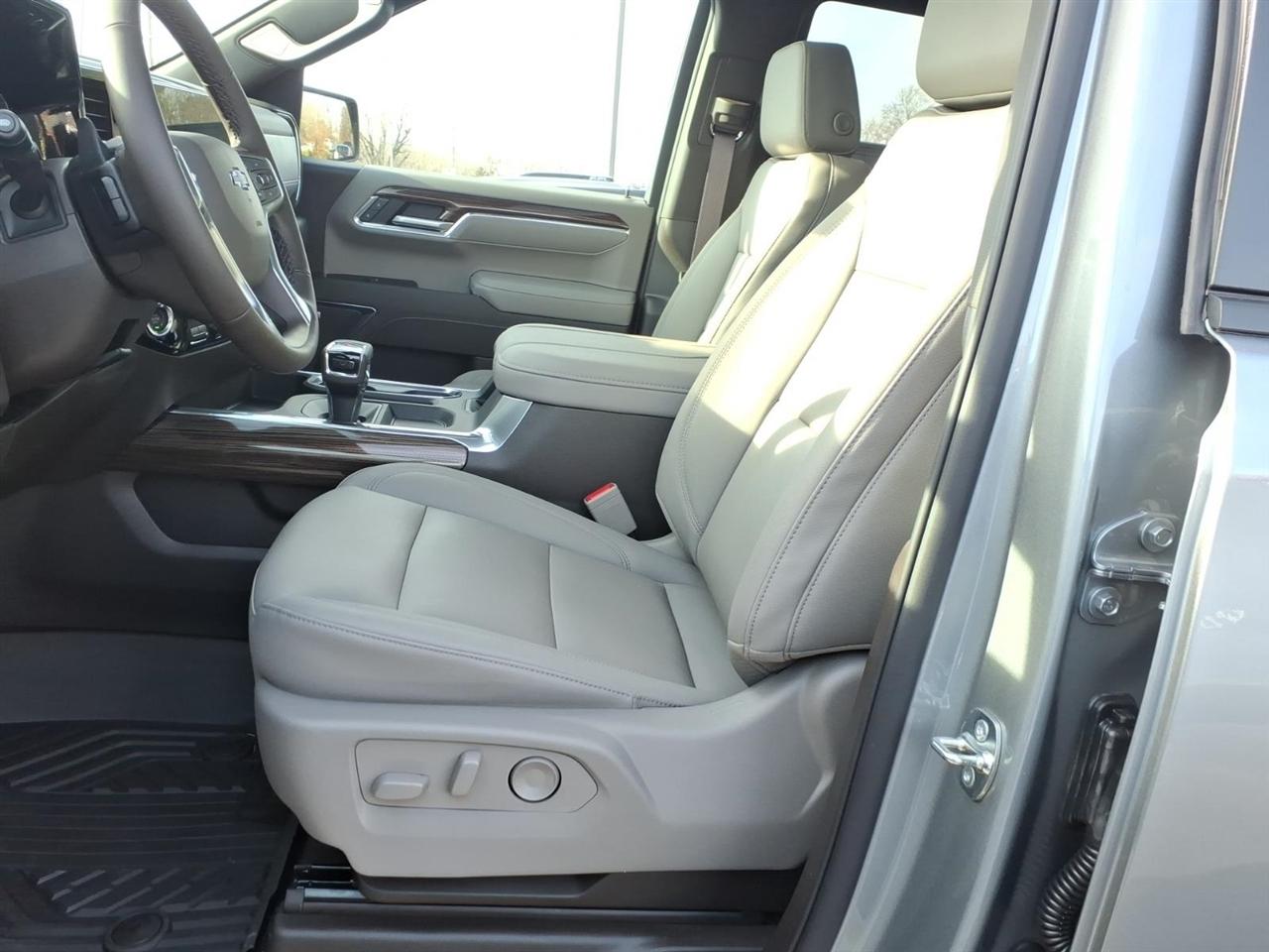 Chevrolet Silverado 1500 4WD Crew Cab 147" LT Trail Boss 2026