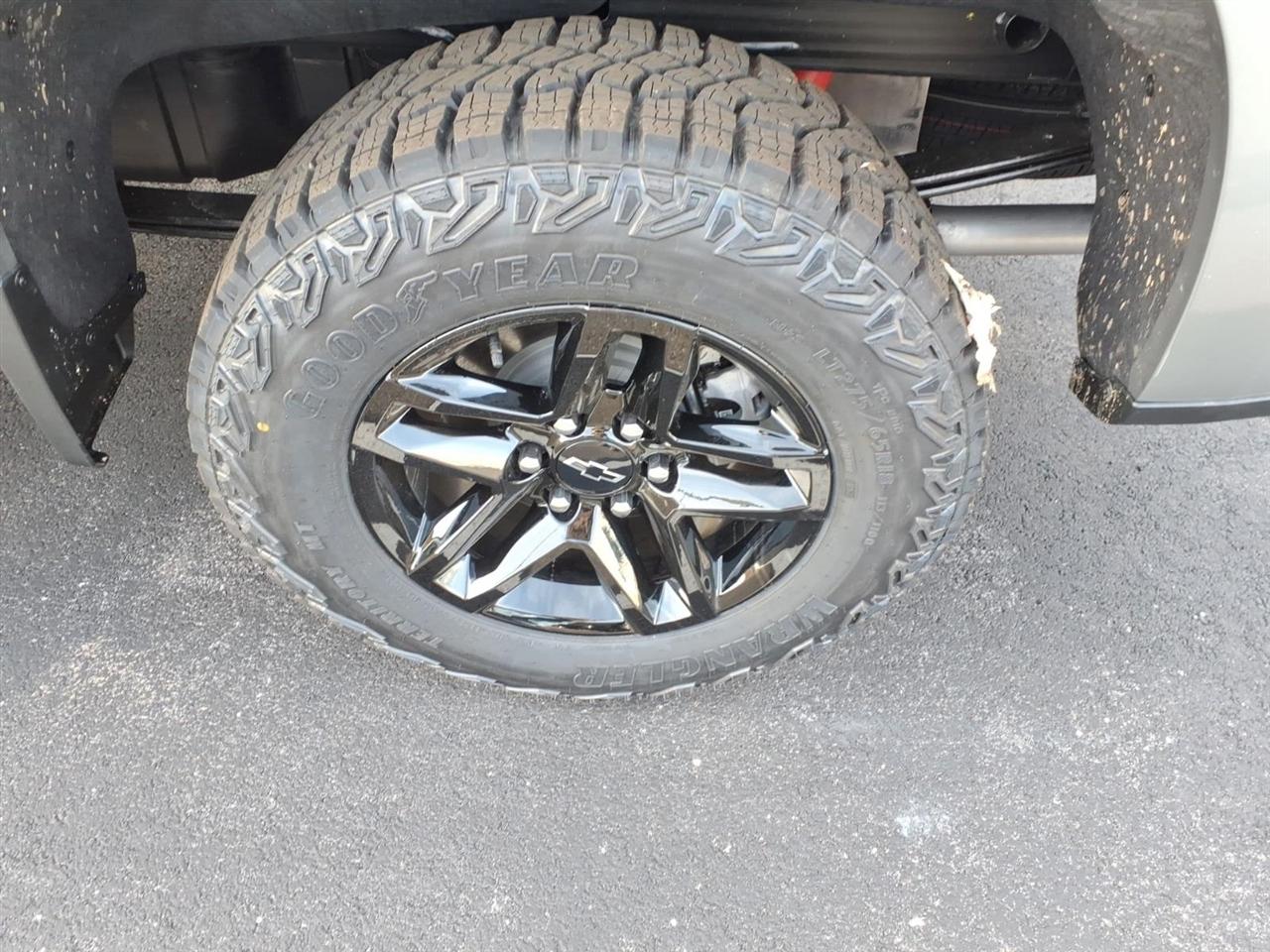 Chevrolet Silverado 1500 4WD Crew Cab 147" LT Trail Boss 2026