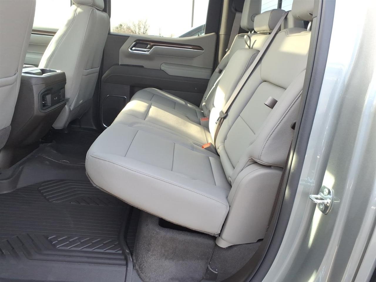 Chevrolet Silverado 1500 4WD Crew Cab 147" LT Trail Boss 2026