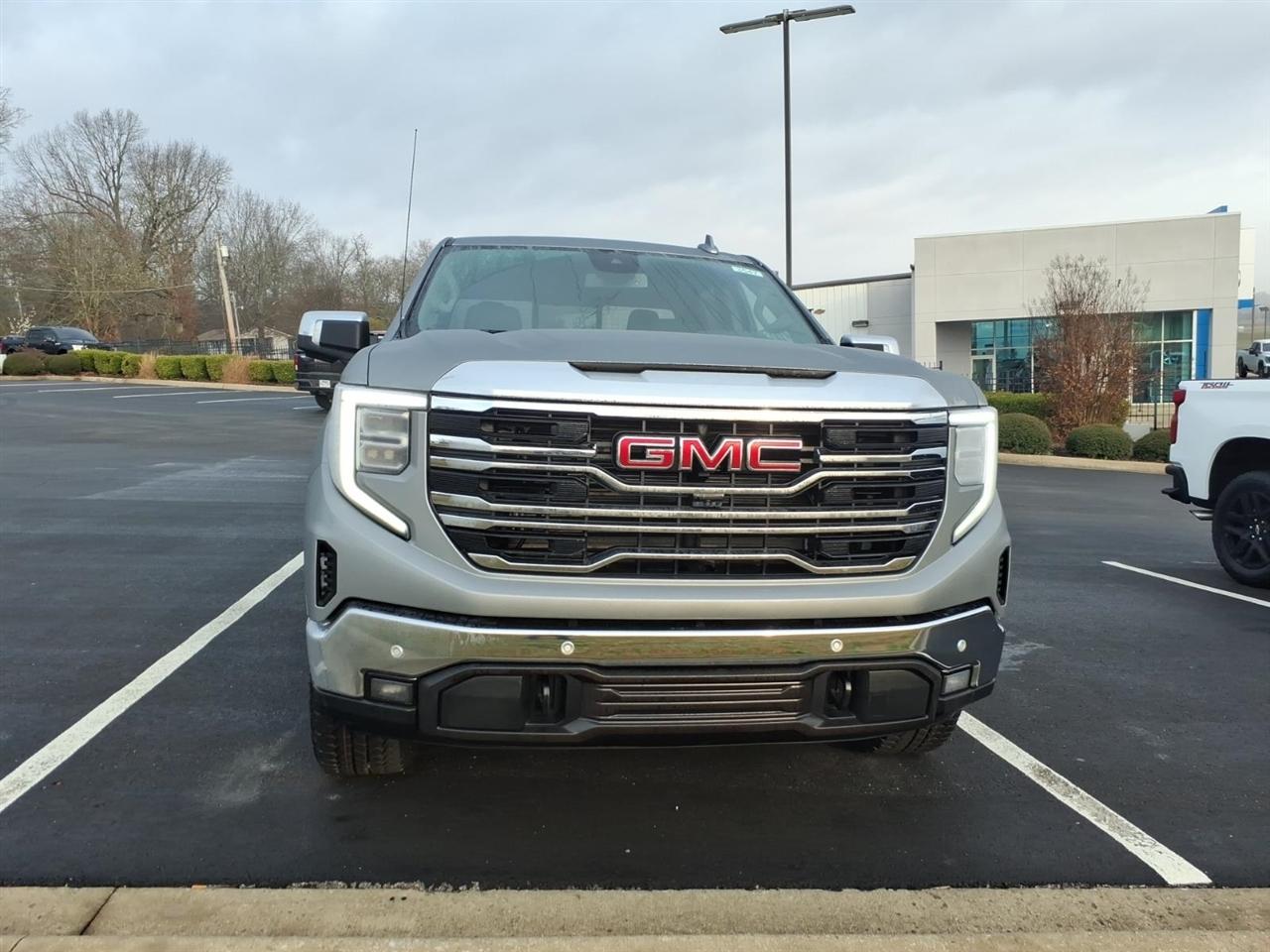 GMC Sierra 1500 4WD Crew Cab 147" SLT 2026