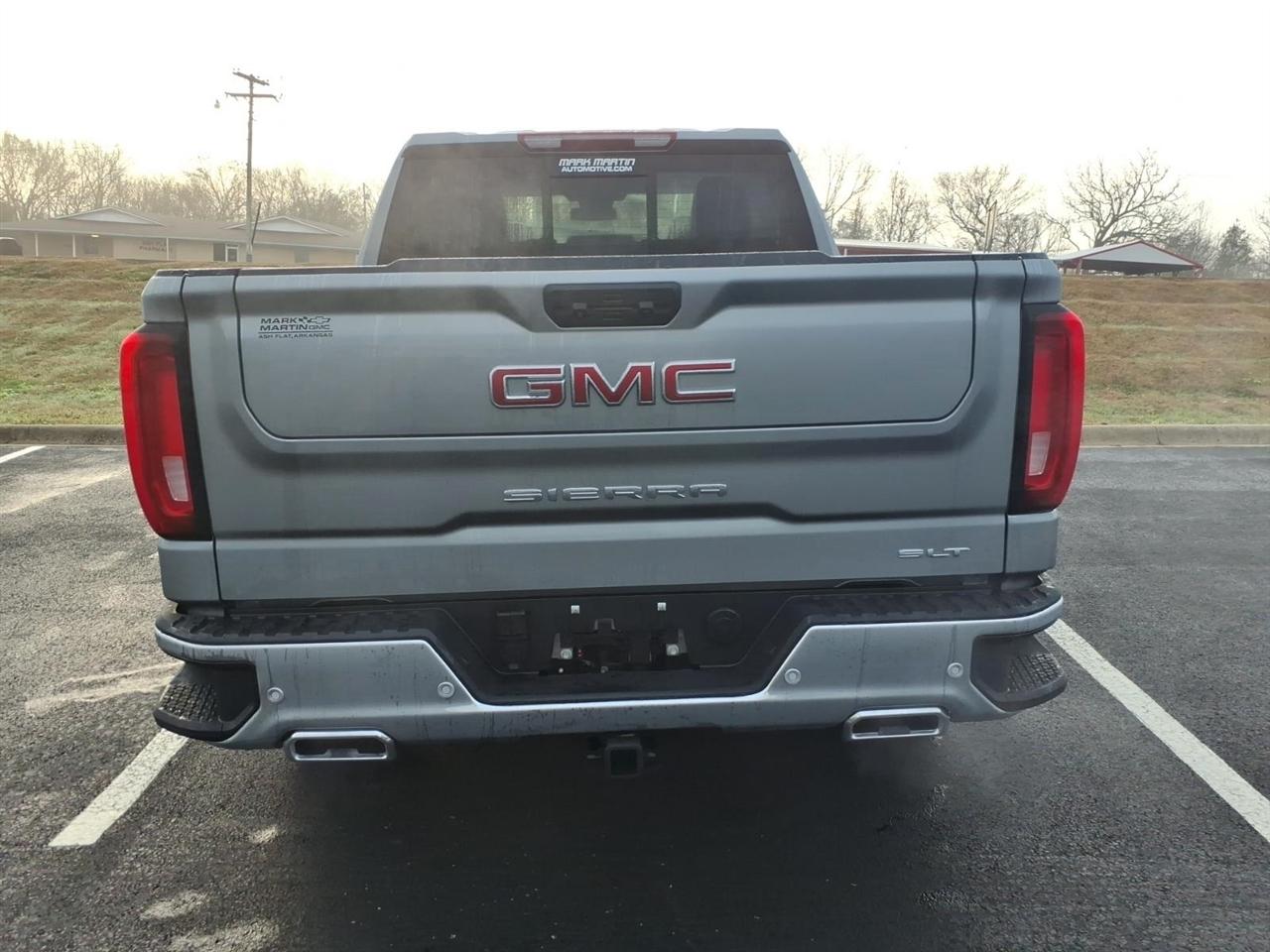 GMC Sierra 1500 4WD Crew Cab 147" SLT 2026
