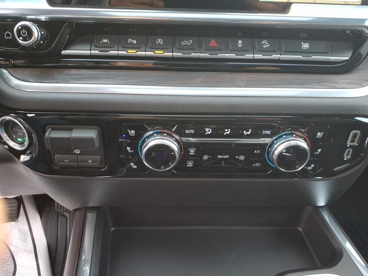 GMC Sierra 1500 4WD Crew Cab 147" SLT 2026