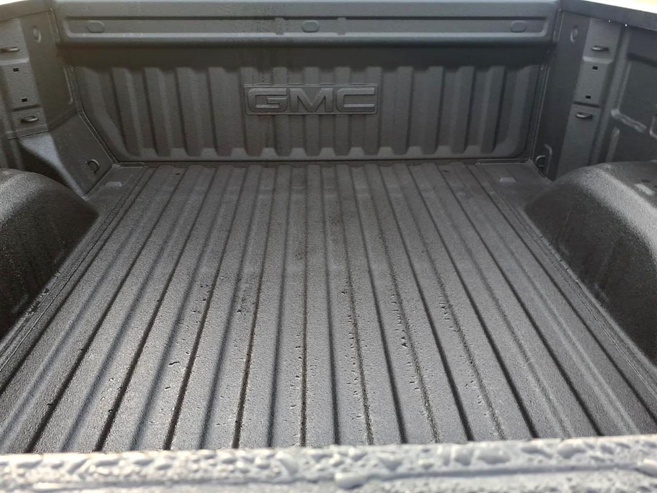 GMC Sierra 1500 4WD Crew Cab 147" SLT 2026