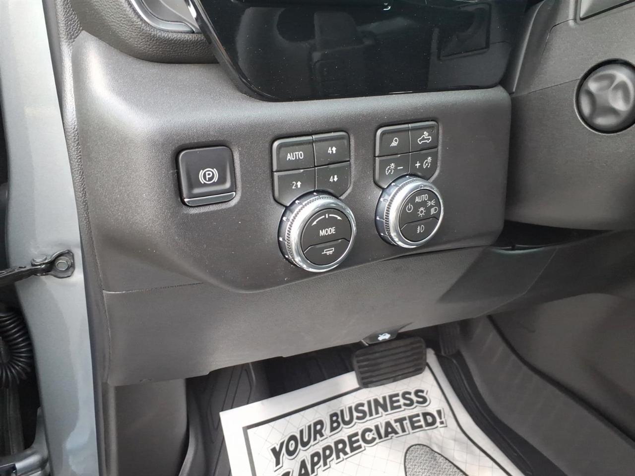 GMC Sierra 1500 4WD Crew Cab 147" SLT 2026