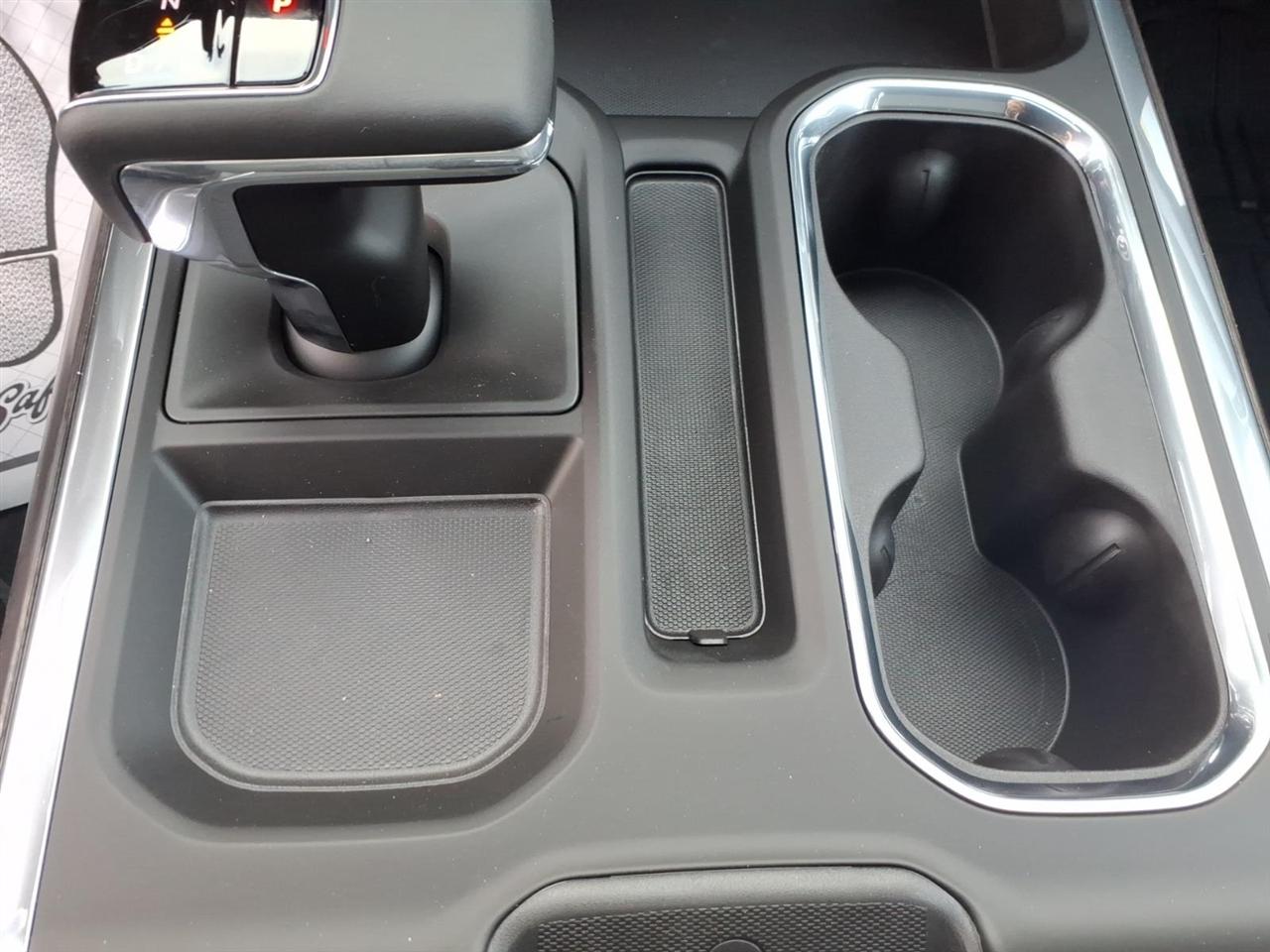 GMC Sierra 1500 4WD Crew Cab 147" SLT 2026