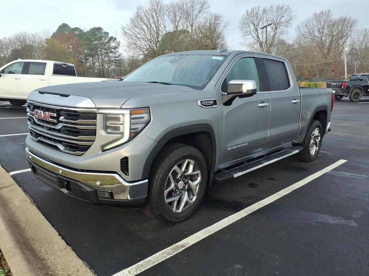 GMC Sierra 1500 4WD Crew Cab 147" SLT 2026