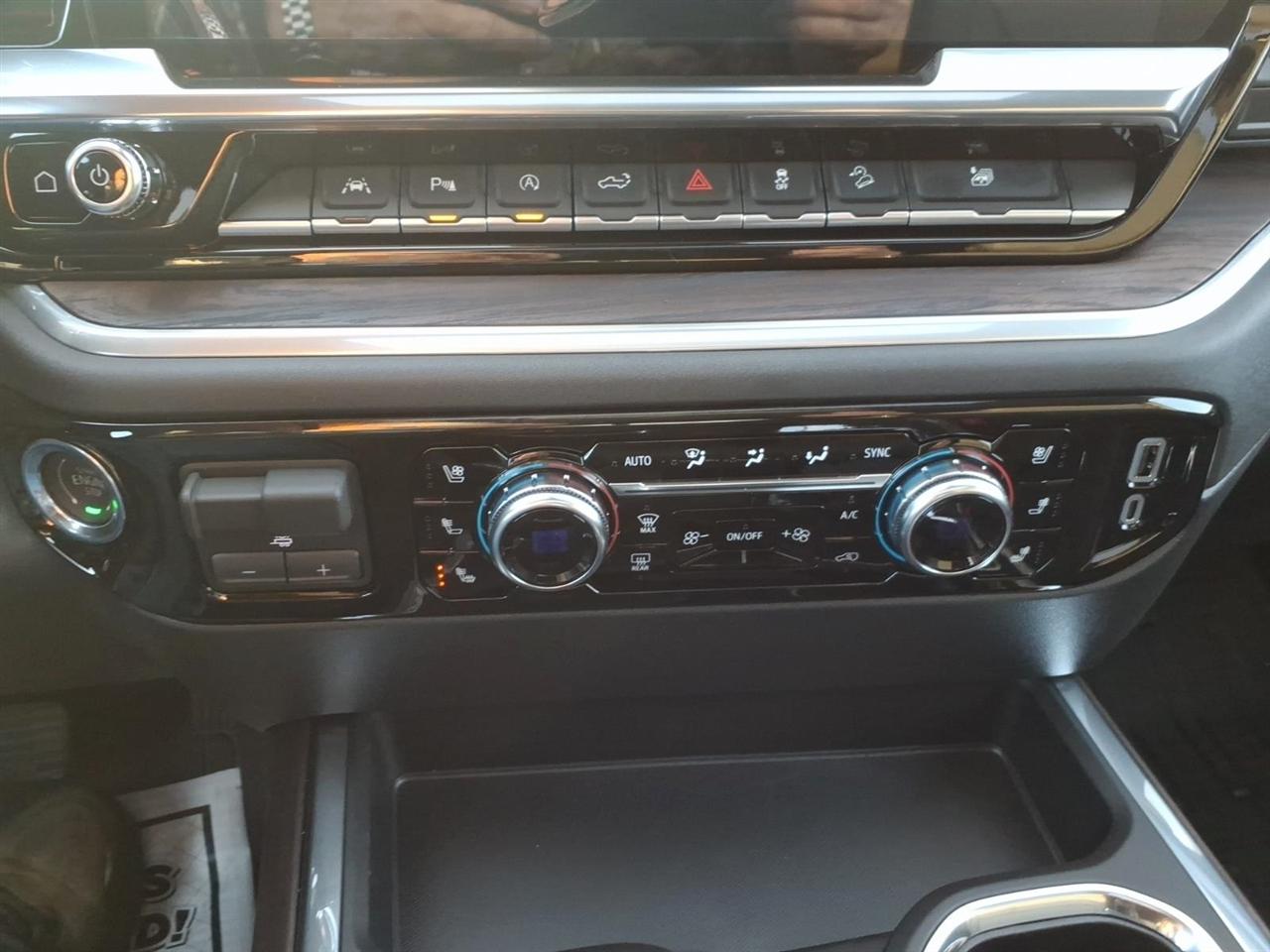 GMC Sierra 1500 4WD Crew Cab 147" SLT 2026