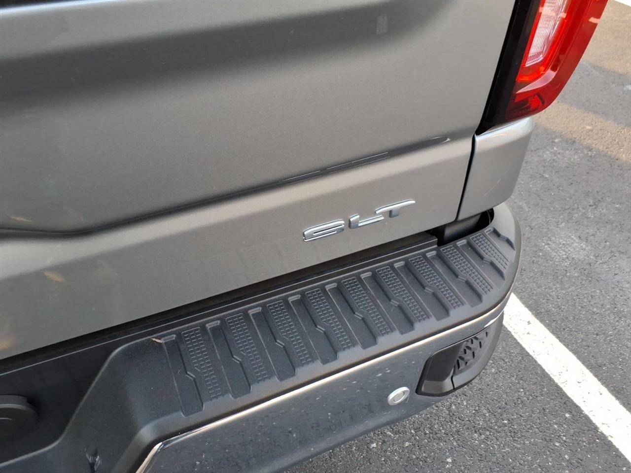 GMC Sierra 1500 4WD Crew Cab 147" SLT 2026