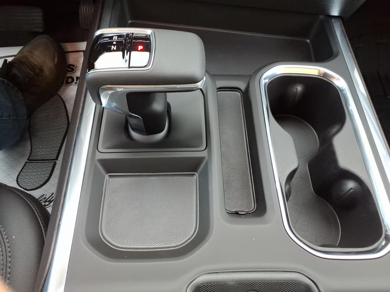 GMC Sierra 1500 4WD Crew Cab 147" SLT 2026