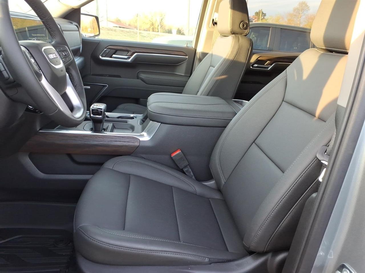 GMC Sierra 1500 4WD Crew Cab 147" SLT 2026