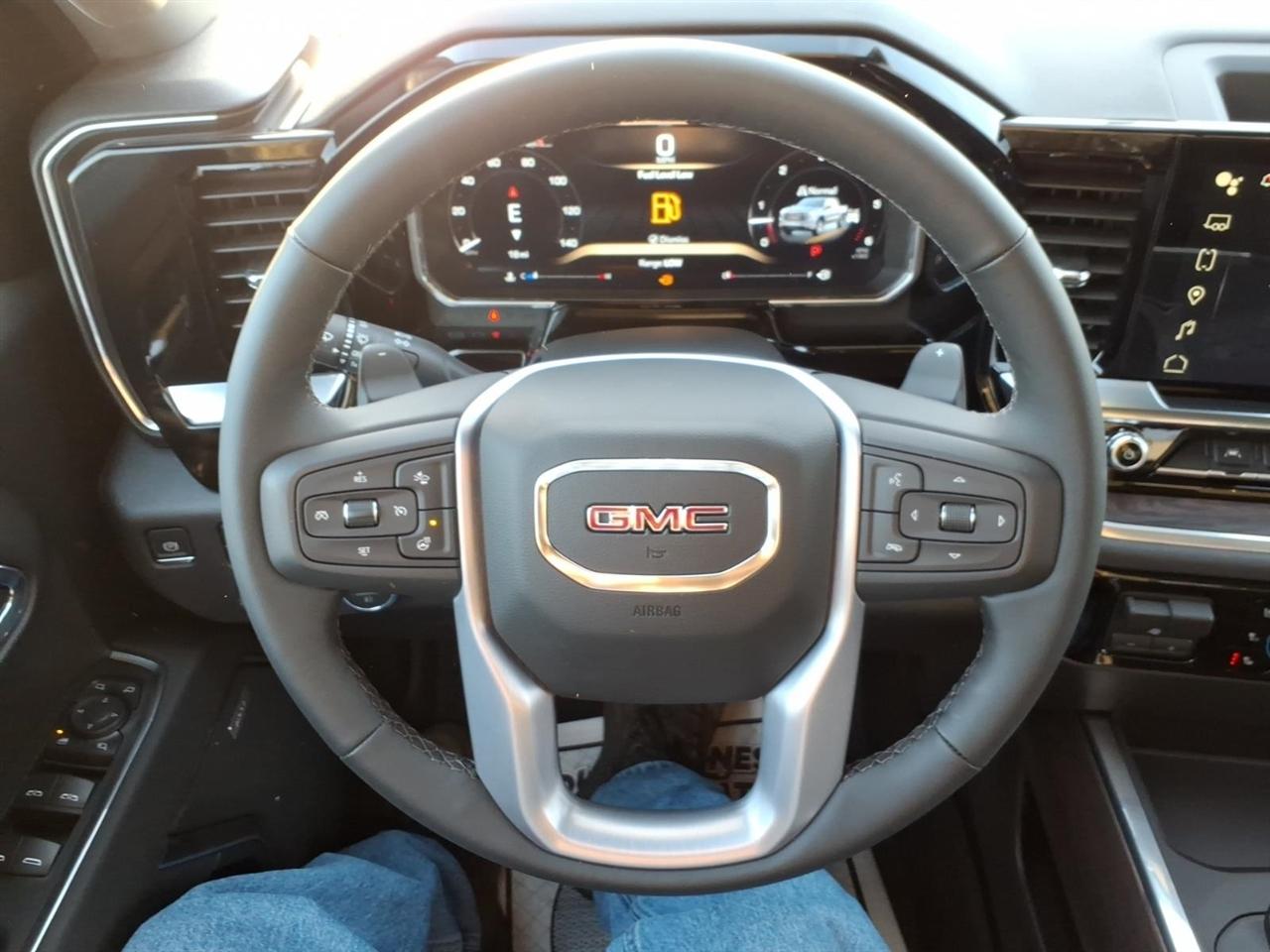 GMC Sierra 1500 4WD Crew Cab 147" SLT 2026