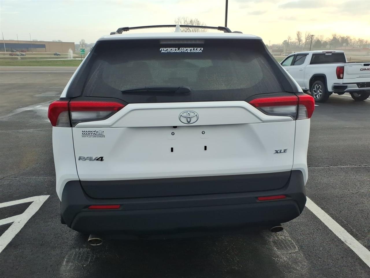 Toyota RAV4 XLE FWD (Natl) 2024